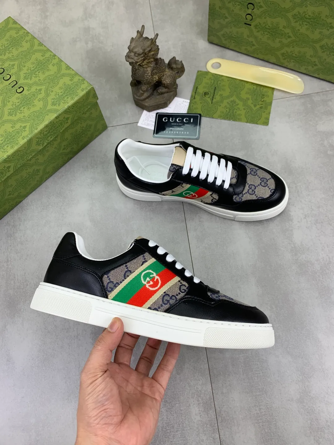 Men's shoes 💰P420 💰[New style]🆘 The latest model from Gucci GUCCI official website🎁Classic casual and fashionable men's shoes👟Best model💥The style is simple and elegant, exclusive for trendy men. Unique official website latest brand elements👑Gucci original decoration, fashionable and generous, original soft calfskin fabric➕Comfortable soft first-layer pigskin lining ✅The official website specifies wear-resistant casual outsole, the classic model is photographed in real life🎬Color: 2️⃣colors available😍Number of codes: 38-44